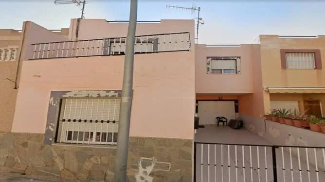 Chalet adosado en subasta en Almería, 3 habitaciones