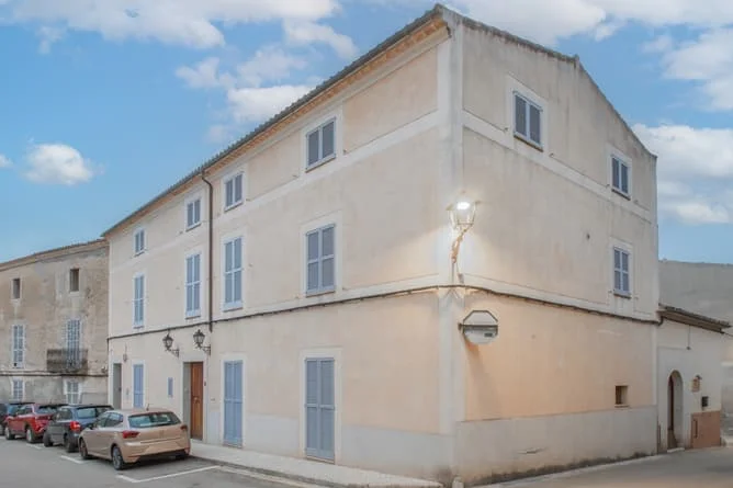 Casa adosada alquilada de tres dormitorios en Sineu