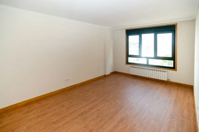 Piso nuevo en Sarria con tres habitaciones