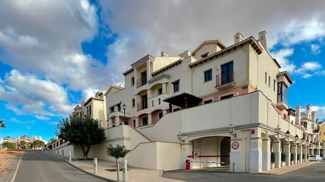 Compact garage in Hacienda del Álamo