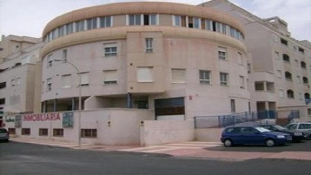 Local comercial cerca de Roquetas, 496 m²