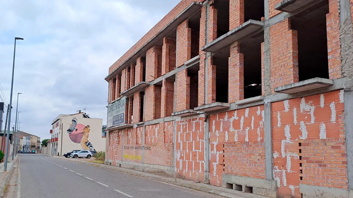 Solar urbano con promoción residencial paralizada