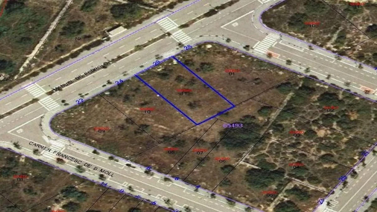 Urban plot near Vendrell centre