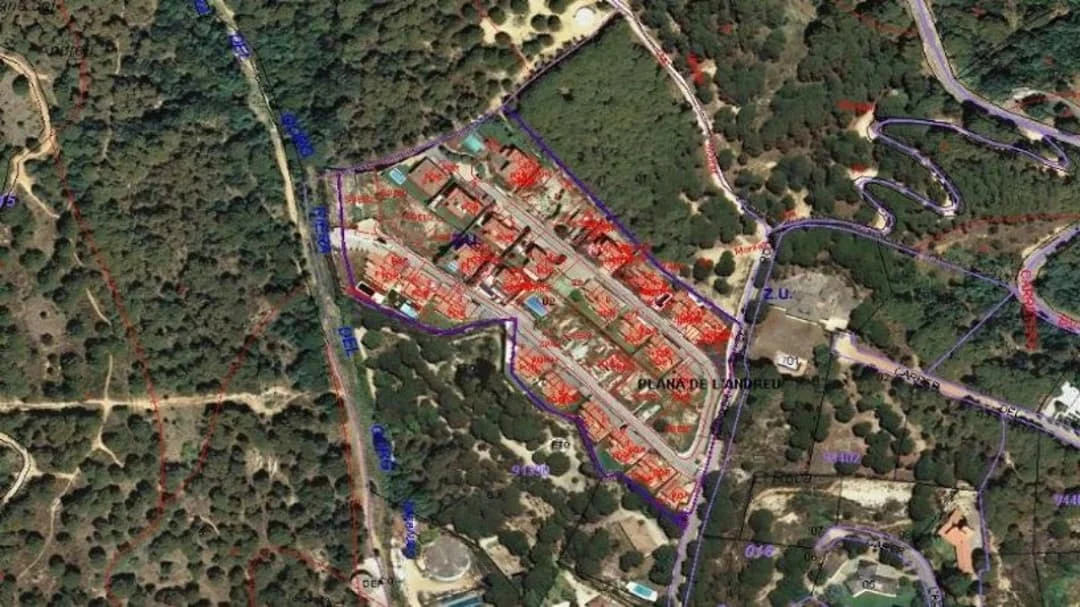 Urban corner plot in Supermaresme