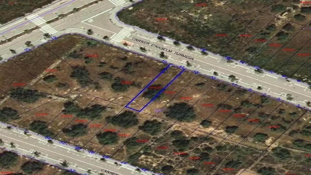 Urban plot near Vendrell centre