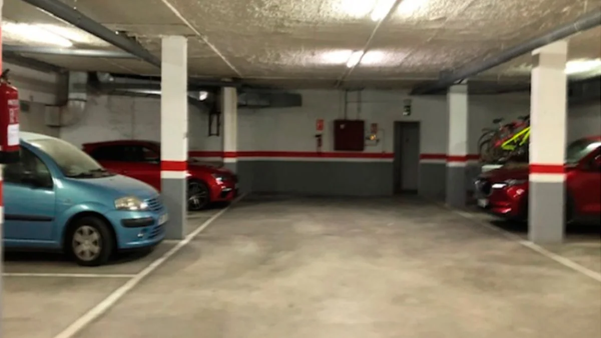 Central Cardedeu garage with 11 m²