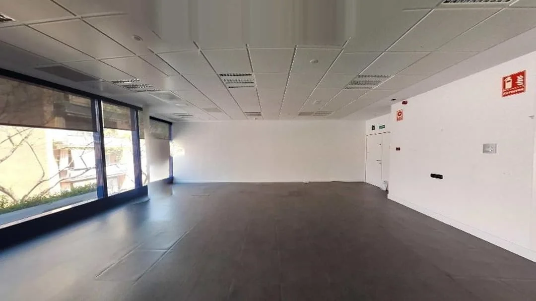 Bright 271 m² office in Badalona