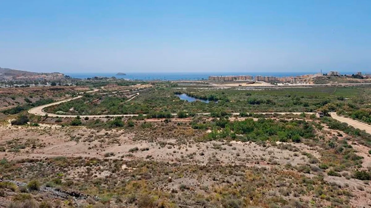 Terreno residencial urbanizable cerca de la playa