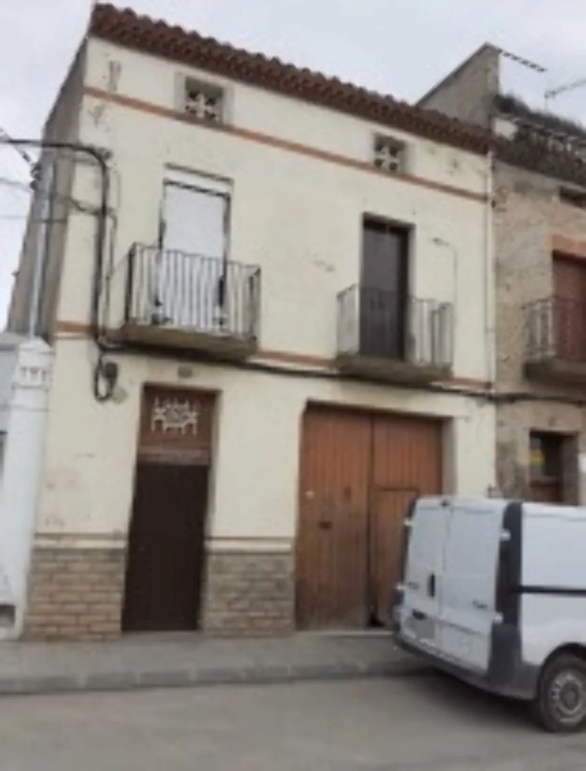 Casa de dos plantas en Bellpuig, cuatro dormitorios