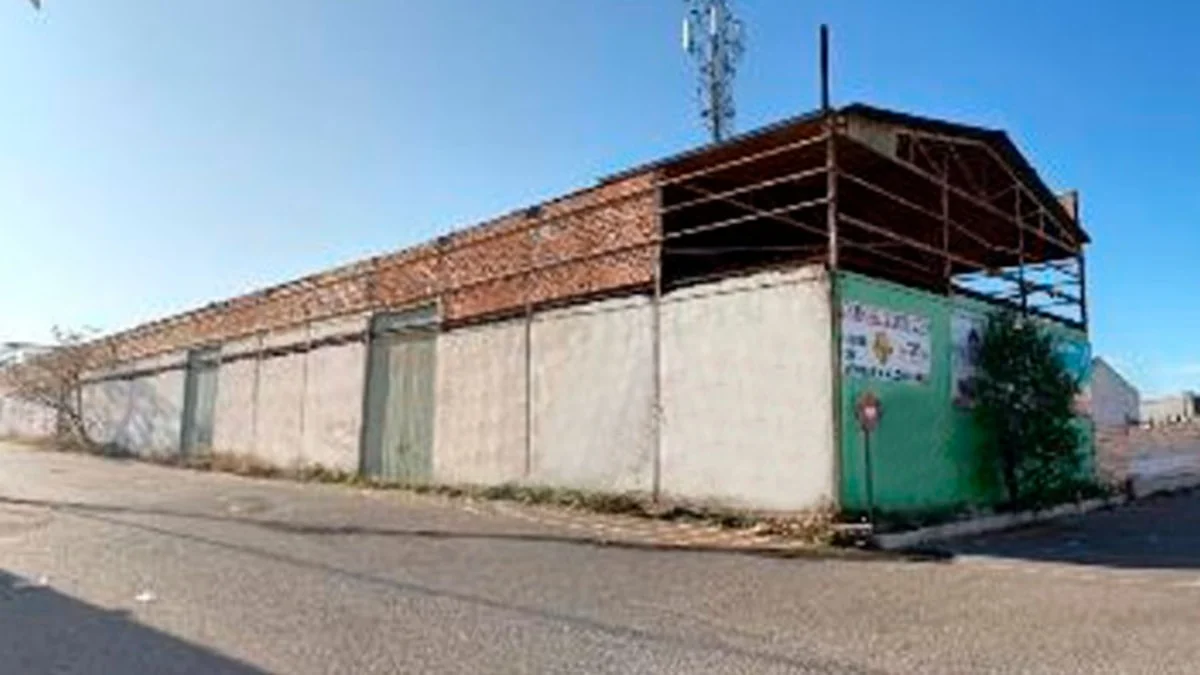 Complejo comercial en Valdepeñas de 3.079 m²
