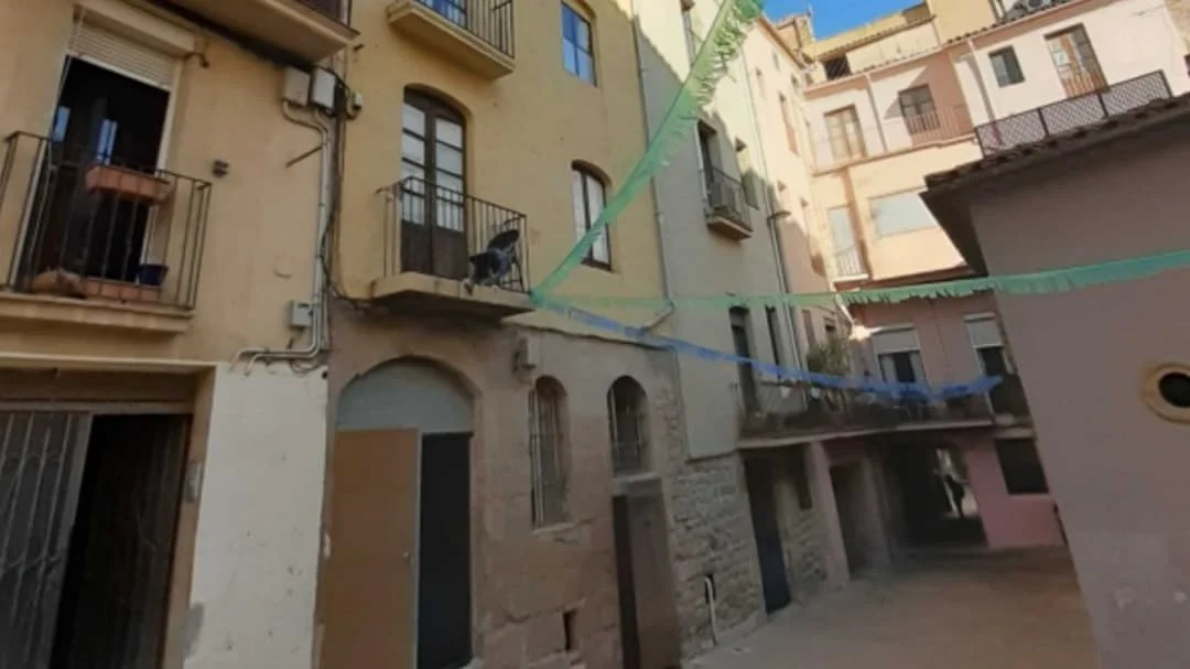 Large Manresa townhouse, four bedrooms