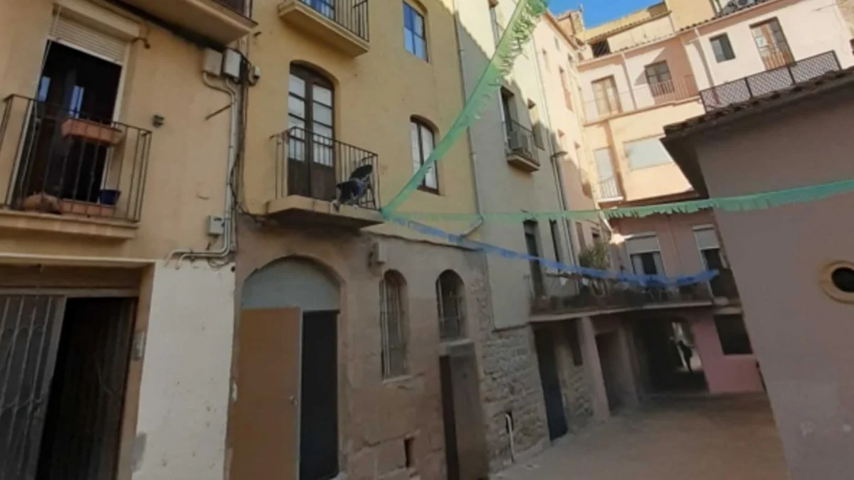 Large Manresa townhouse, four bedrooms