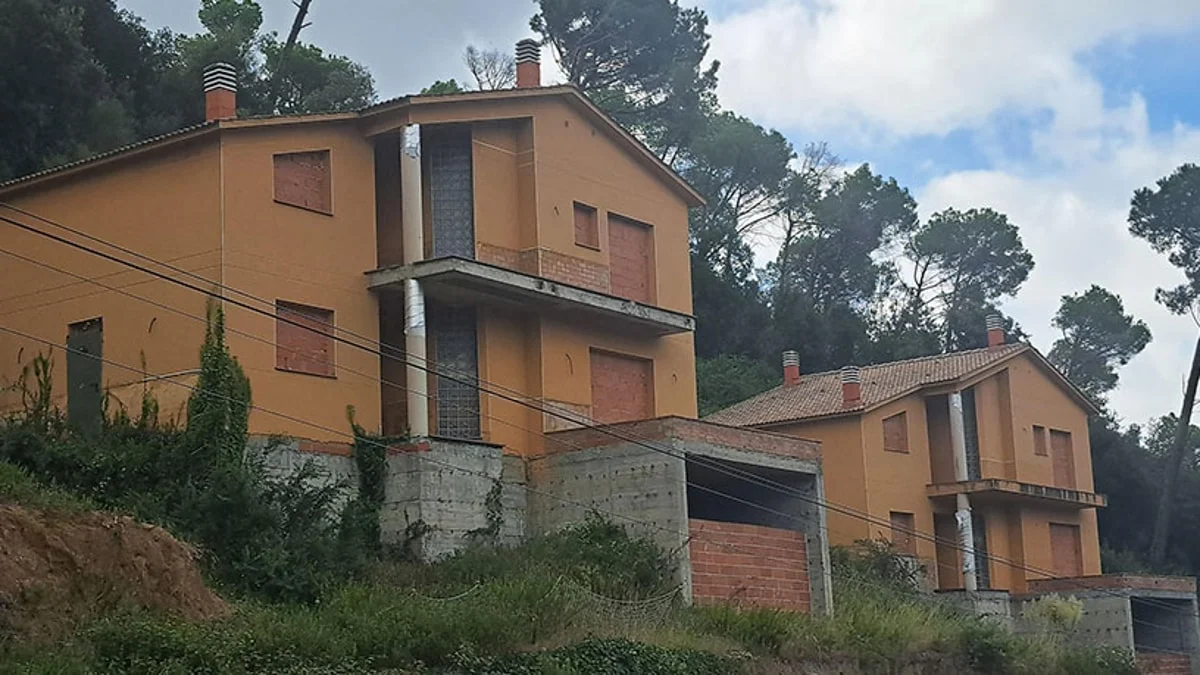 Promoción parada de cinco casas en Dosrius