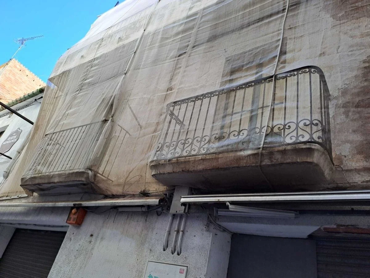 Stopped residential project in Roses