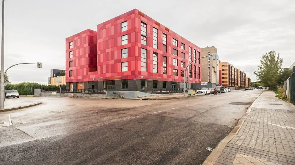 Madrid garage with easy access