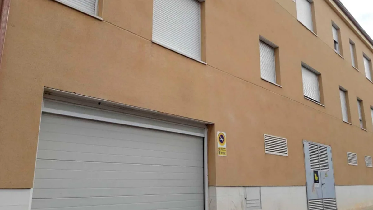 Central garage with 23 m² parking