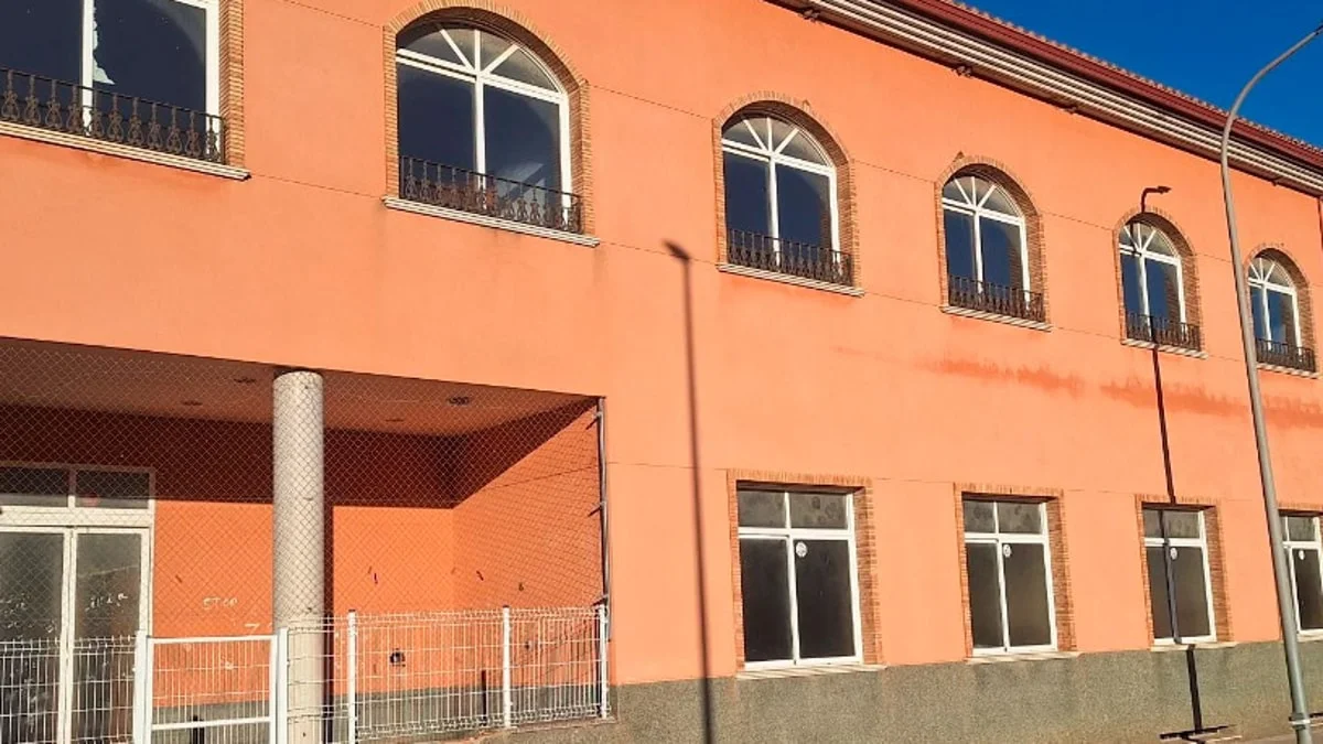 Edificio industrial con salón de banquetes