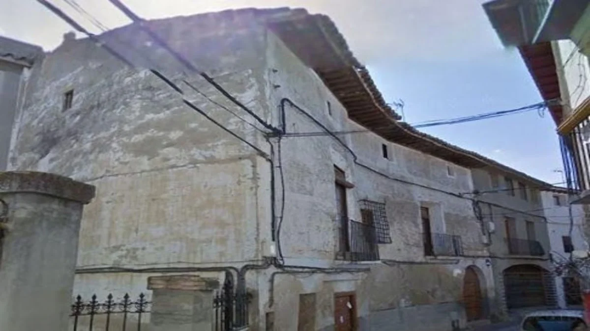 Obra residencial parada de 425 m² en Ainzón