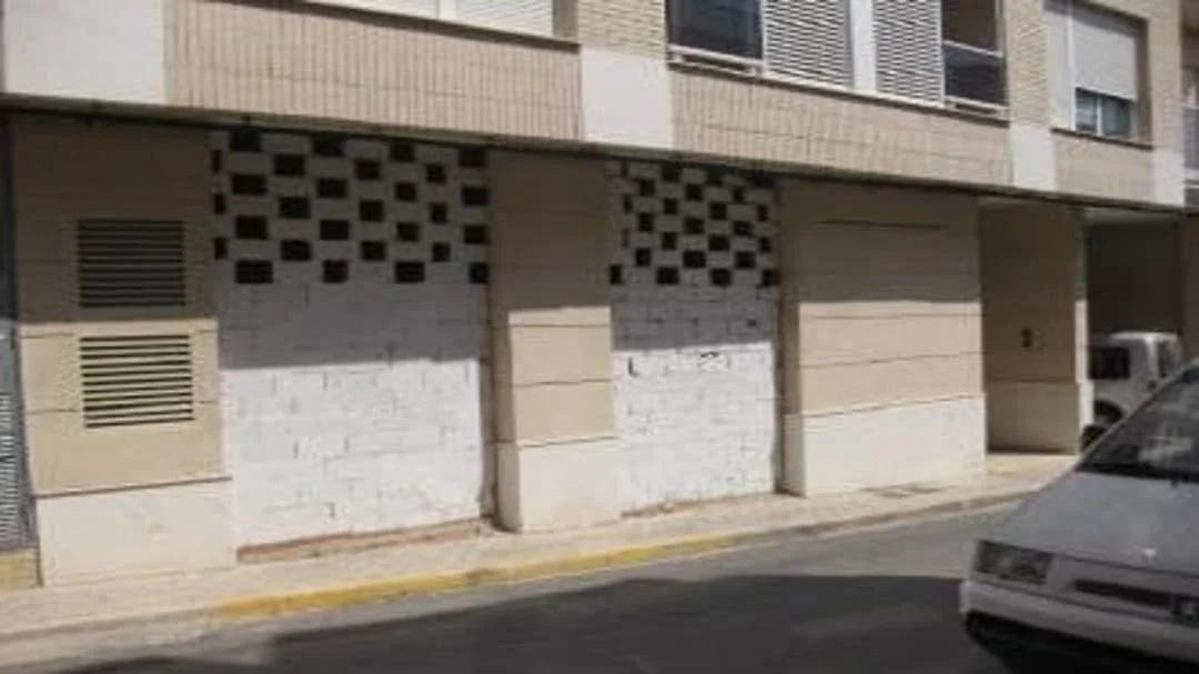 Amplio local en Picassent de 647 m²