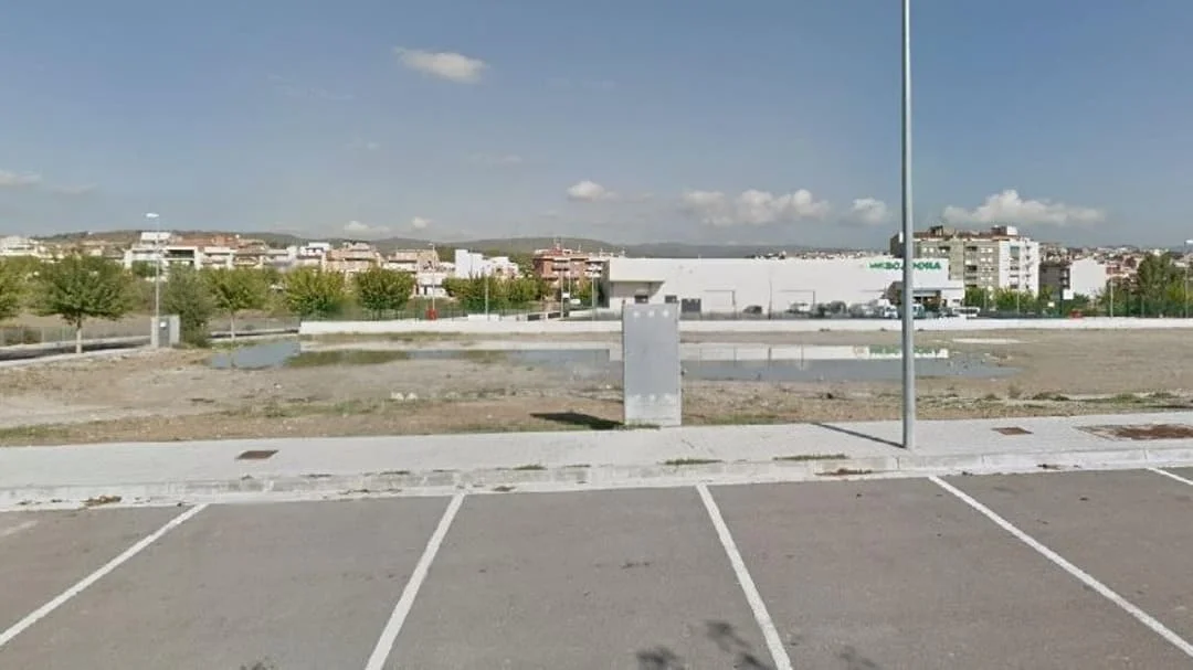 Urban plot with multifamily development