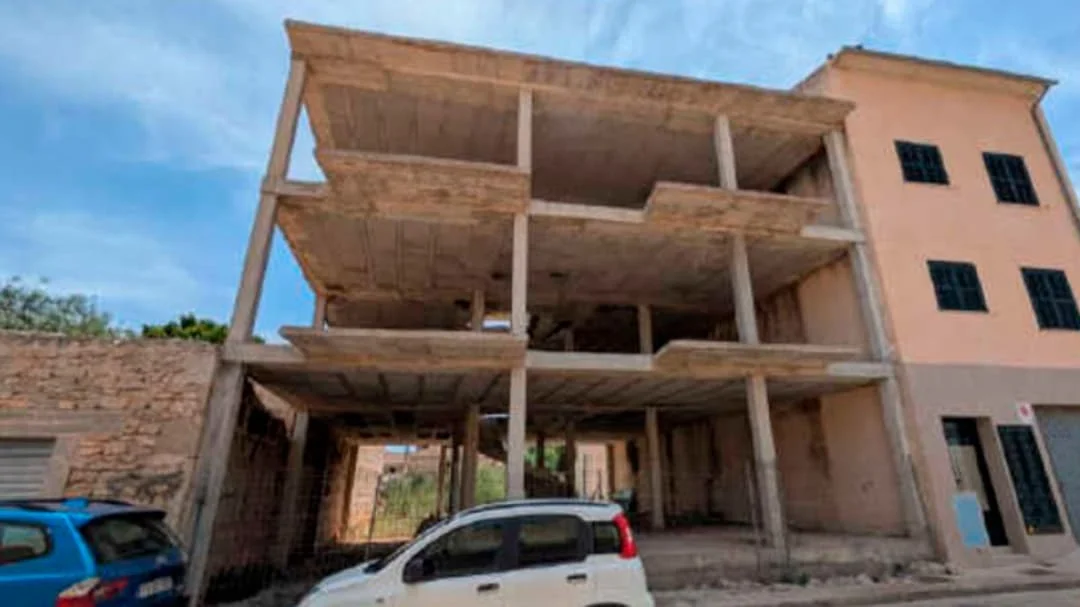 Edificio residencial parado de 1.065 m²