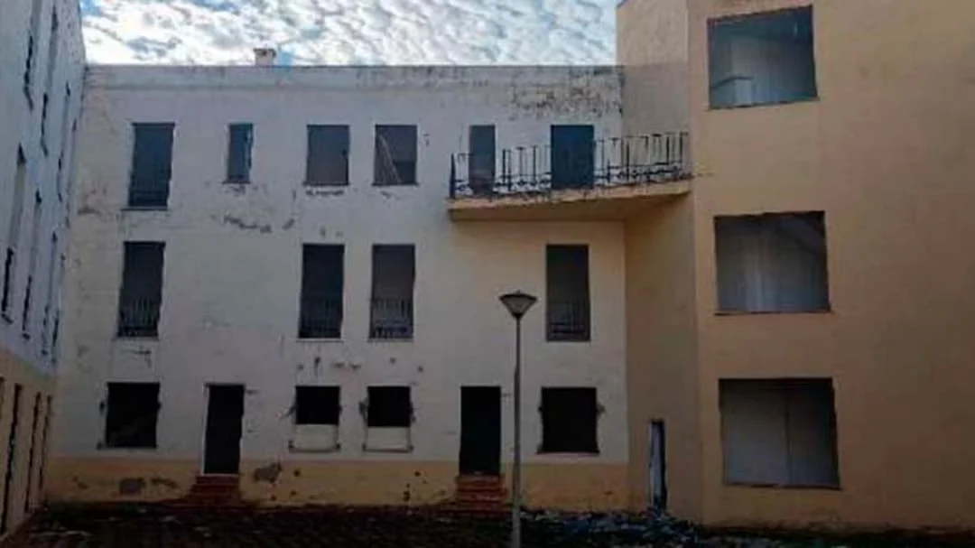 Promoción inacabada en Algeciras