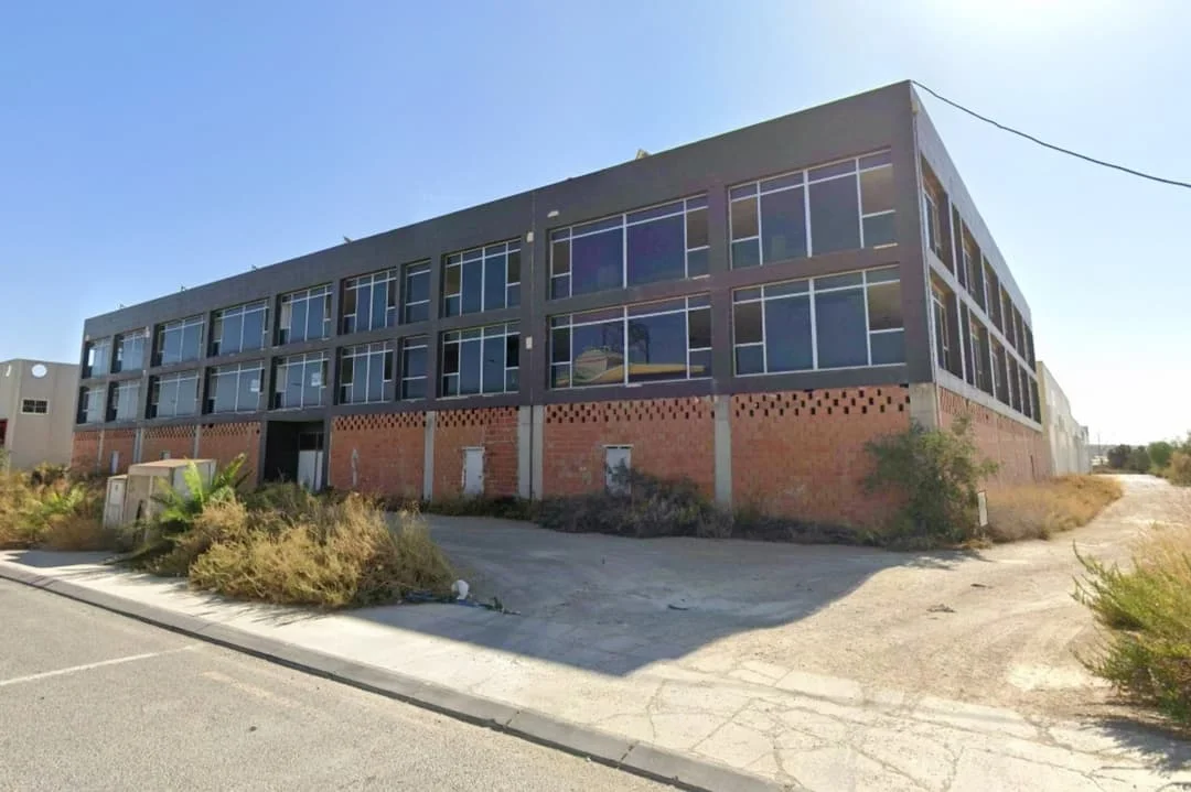 Edificio de oficinas con 32 oficinas