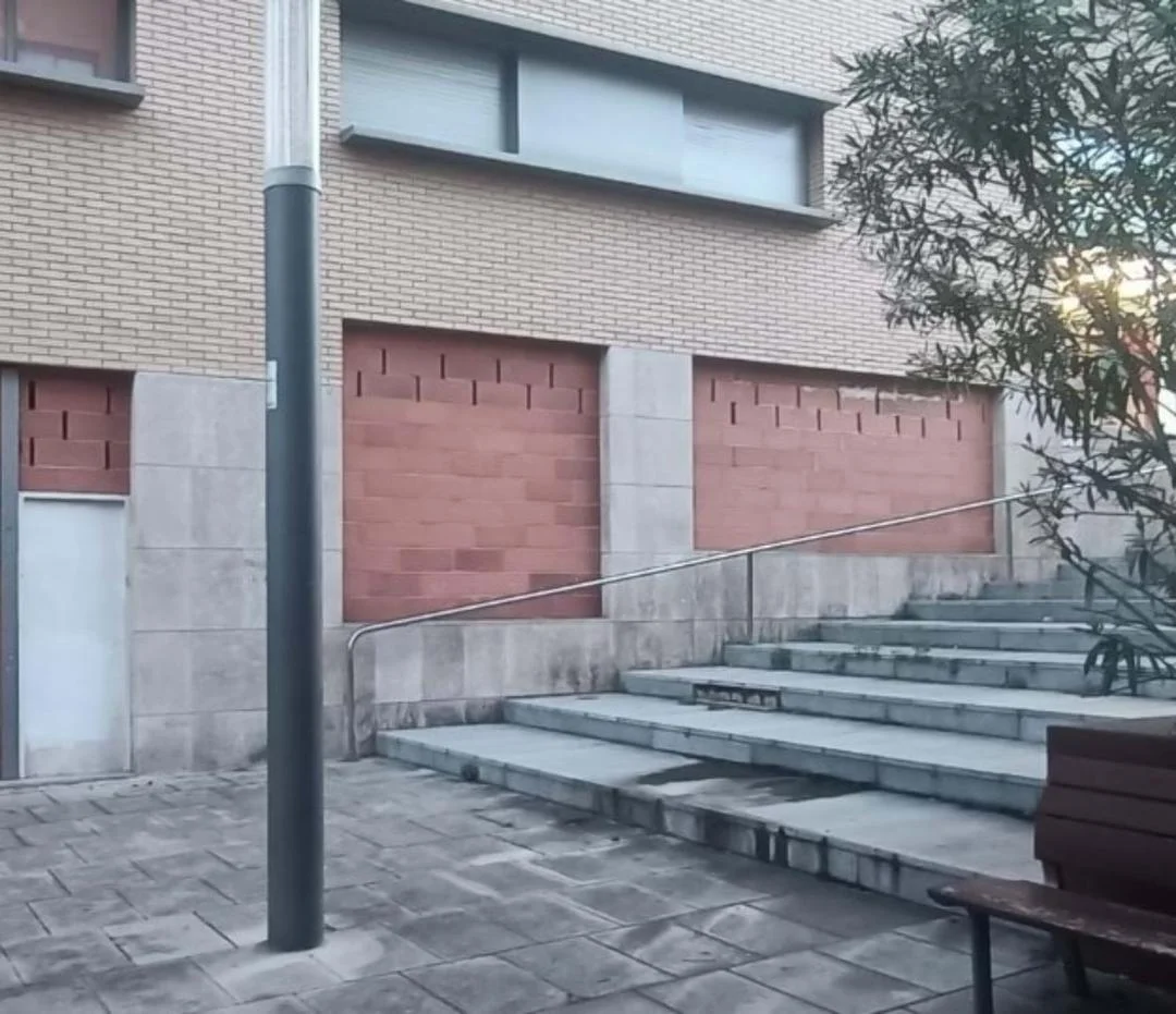 239 m² commercial unit near centre