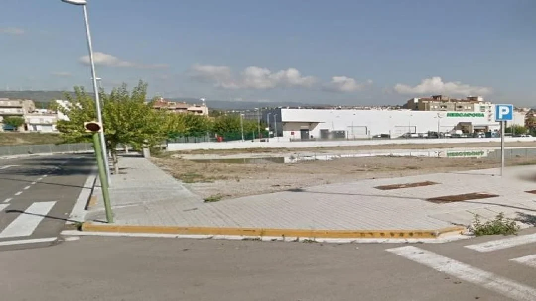 Urban plot with multifamily development potential