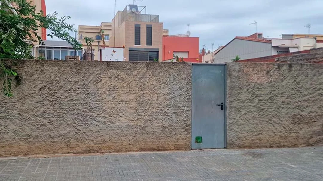 Solar urbano de 65 m² en El Prat
