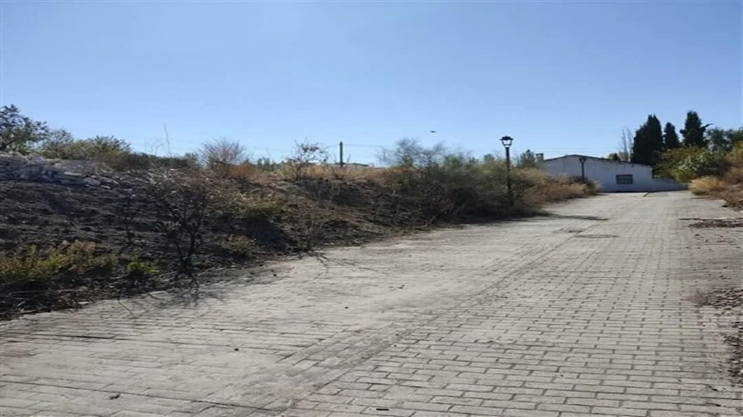 Urban plot near Gójar centre