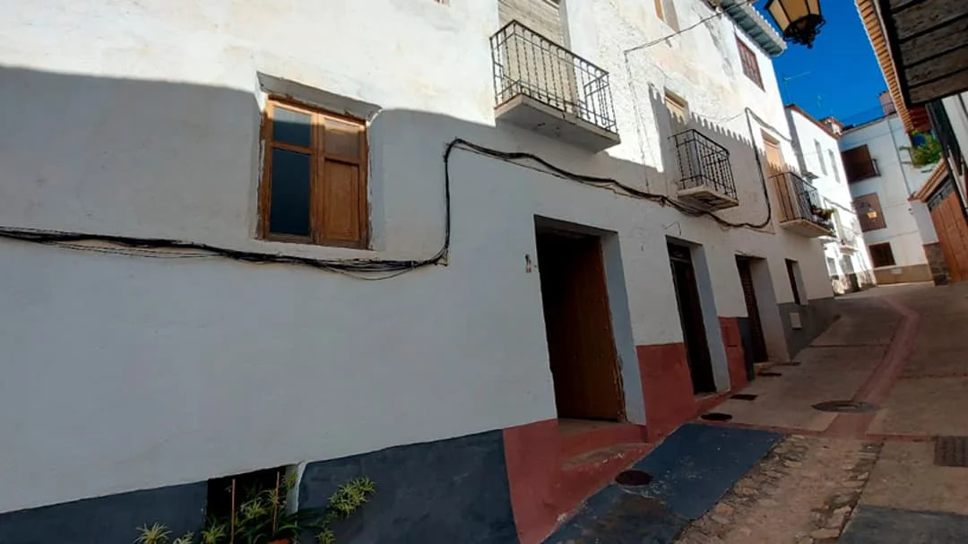 Chalet de tres dormitorios en Ugíjar