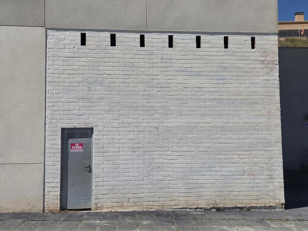 Local comercial con 151 m²