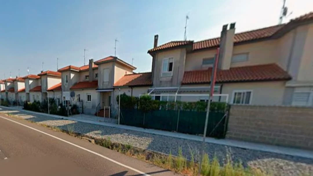 Casa adosada de tres dormitorios con garaje