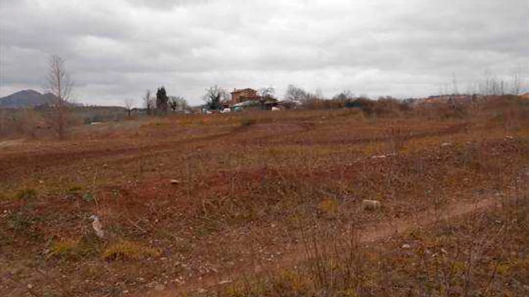 Developable Vic plot, 1,400 m²