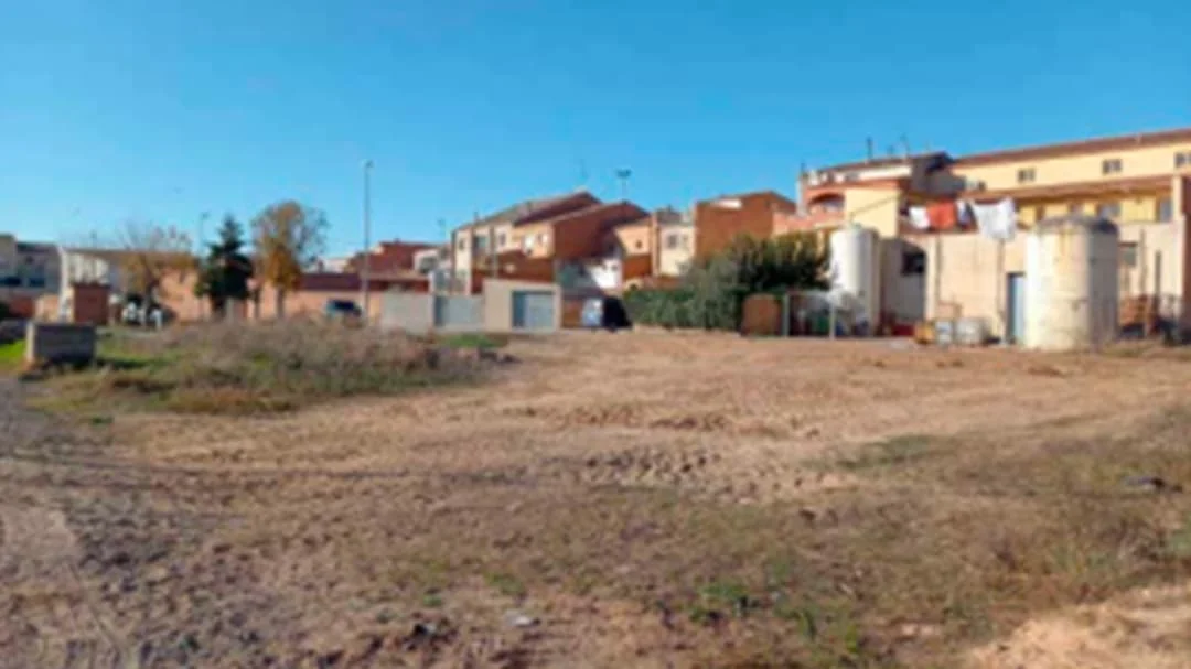 Solar residencial urbanizable de 1.083 m²