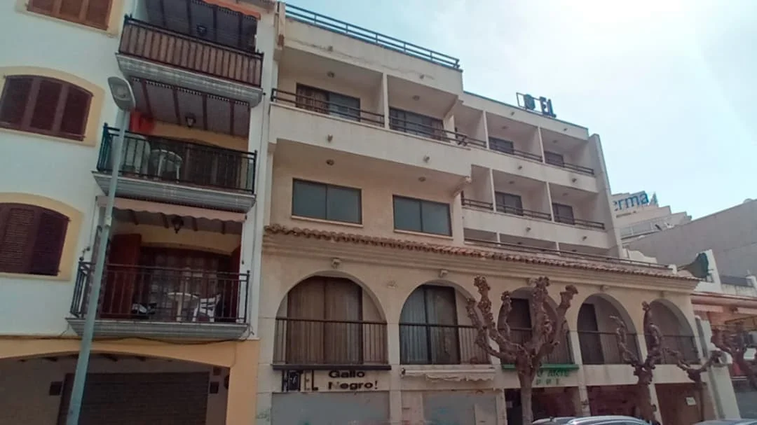 Edificio hotelero de 44 habitaciones cerca de la playa