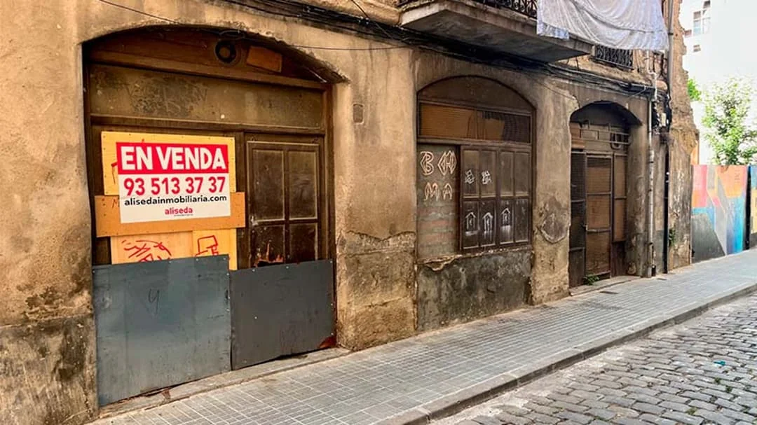 Corner commercial unit, 161 m² Manresa