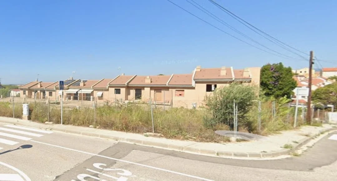 Proyecto parado de seis adosados cerca de Tarragona