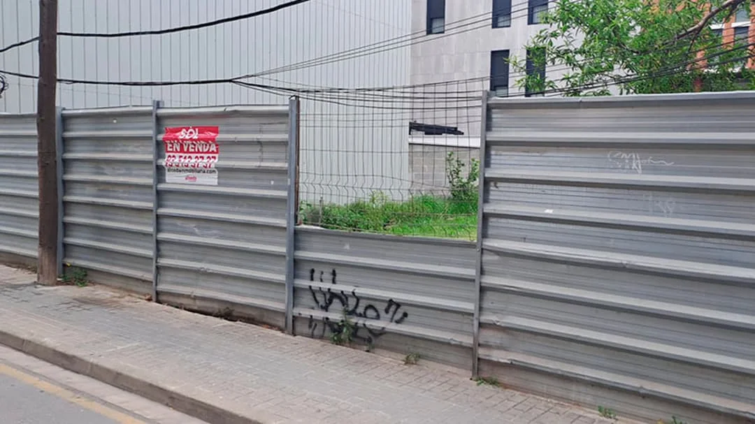 Parcela urbana con 915 m² edificables
