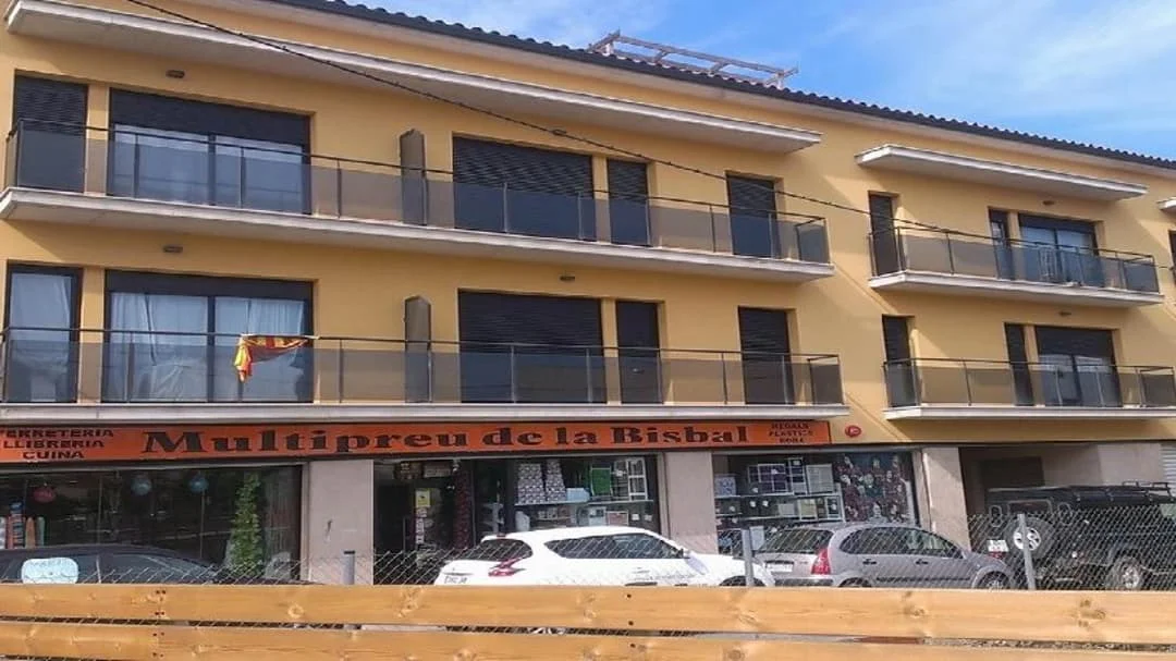Local comercial alquilado de 755 m² en dos niveles