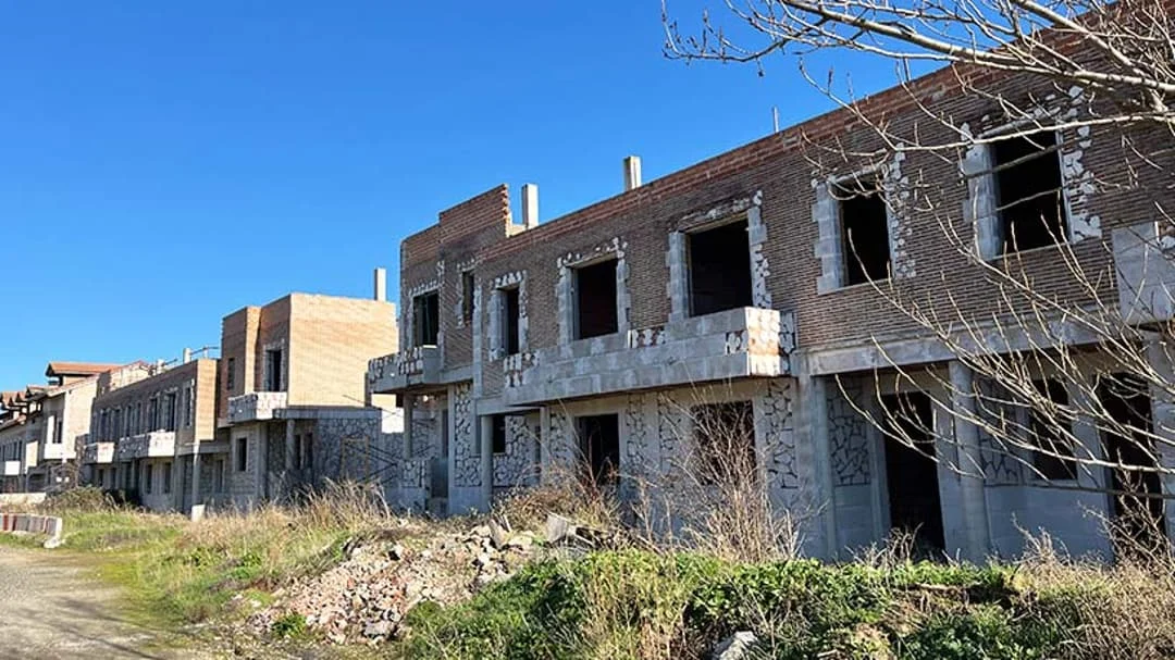Obra residencial parada en Briviesca