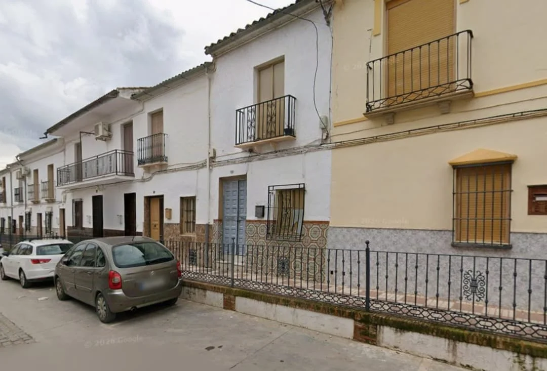 Chalet de seis dormitorios cerca del centro