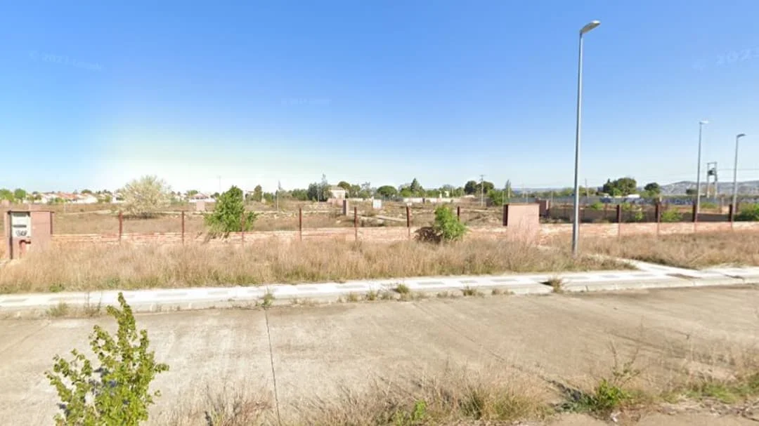 Parcela urbana en Pinseque para desarrollo