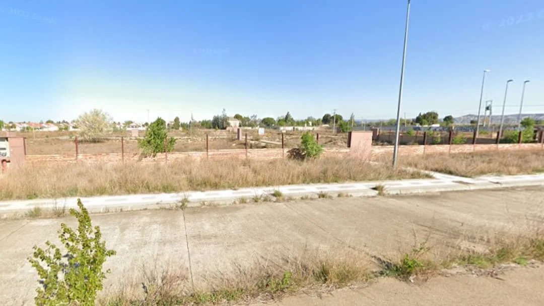 Terreno urbano en Pinseque para desarrollo