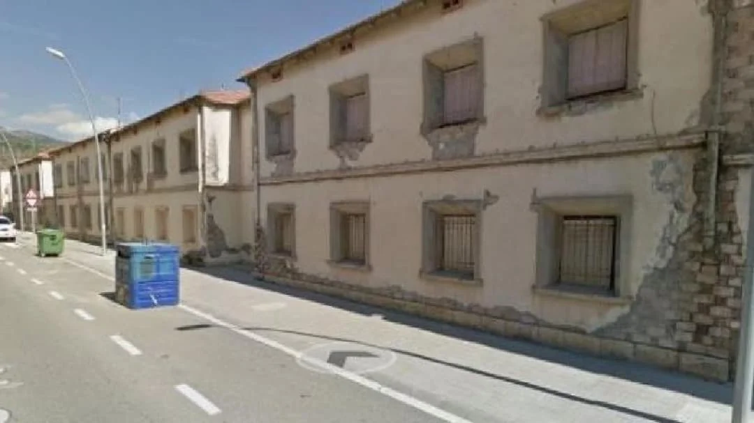 Edificio residencial paralizado al 33%