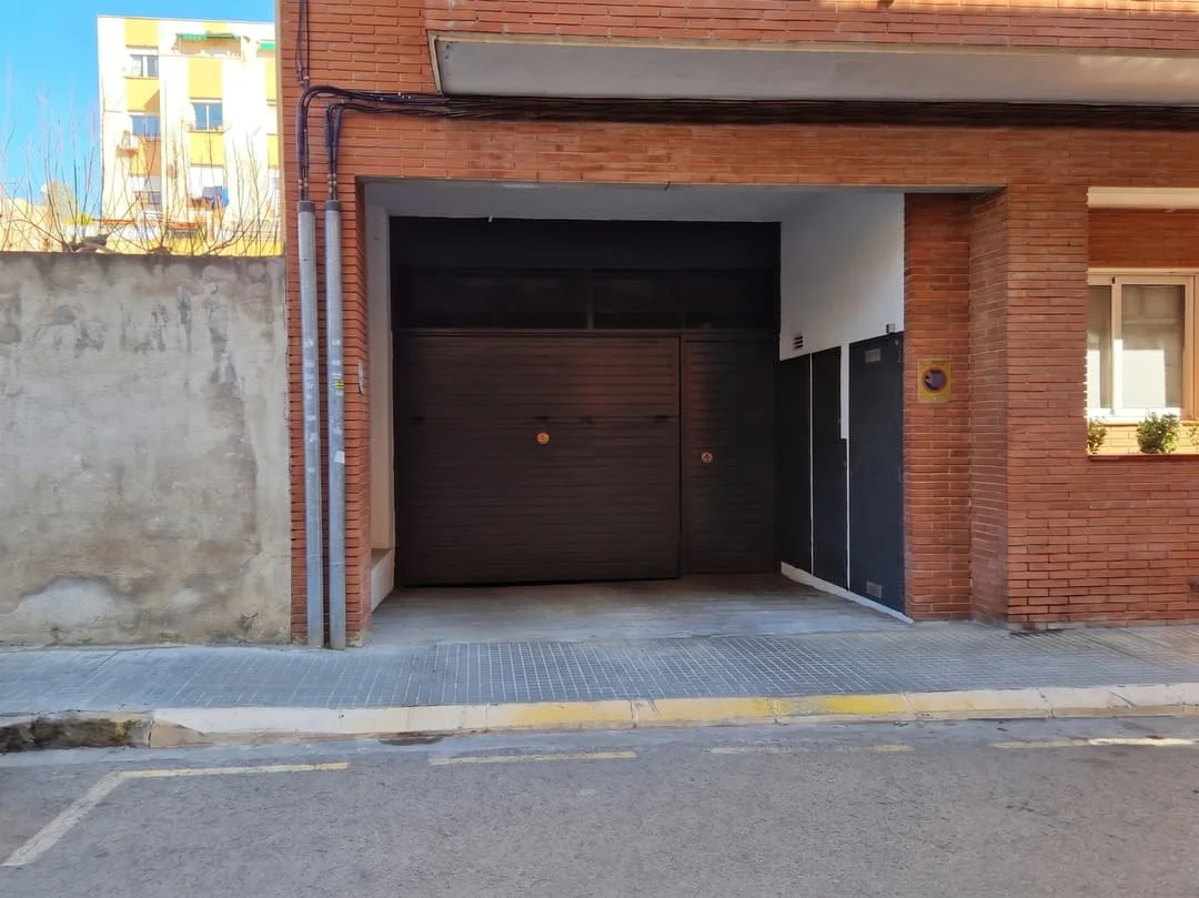 Garaje de moto cerca del centro
