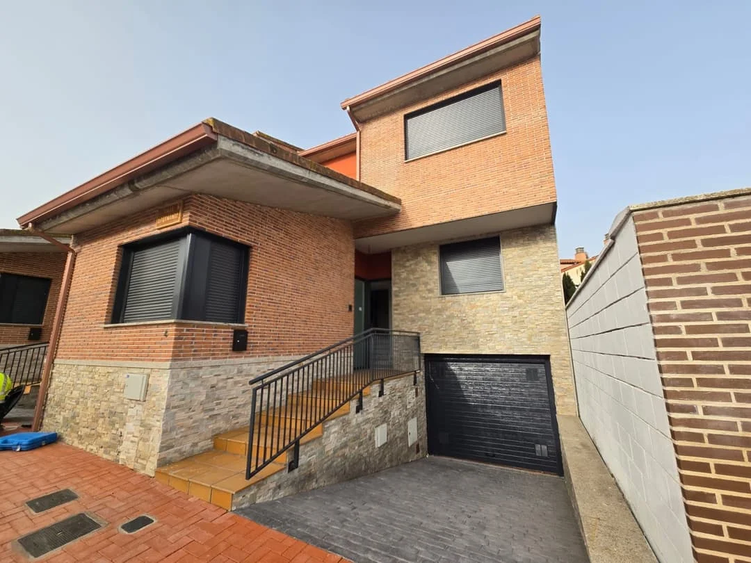 Three-bedroom townhouse in Olmedo