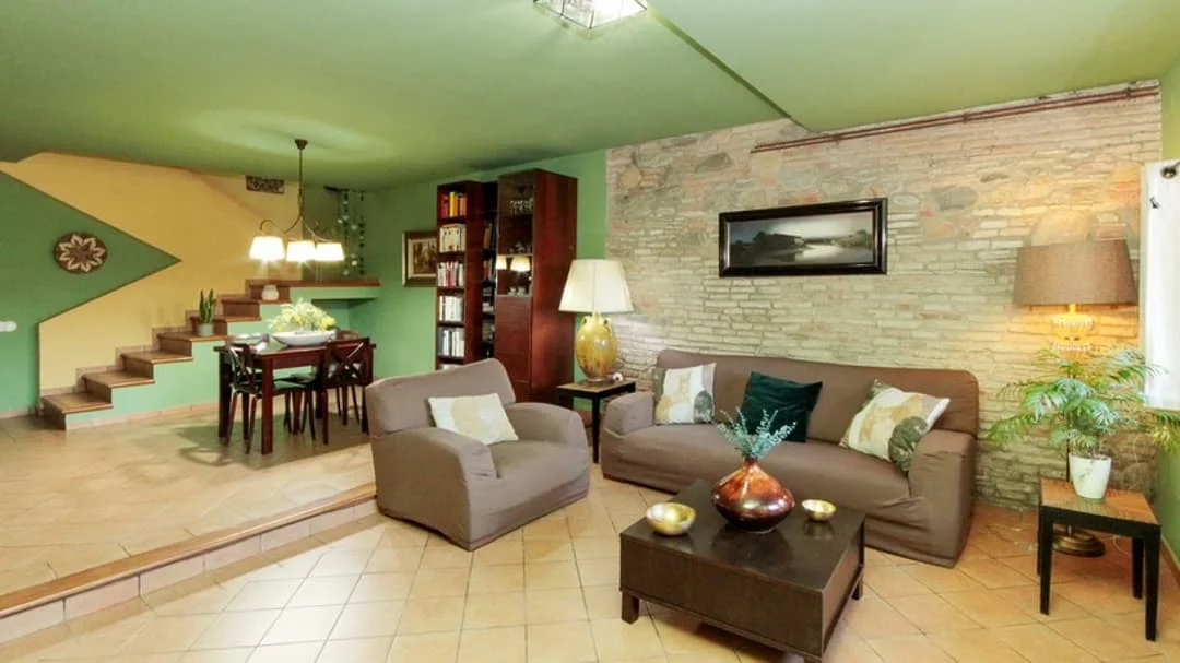 Casa adosada orientada al sur con 4 habitaciones