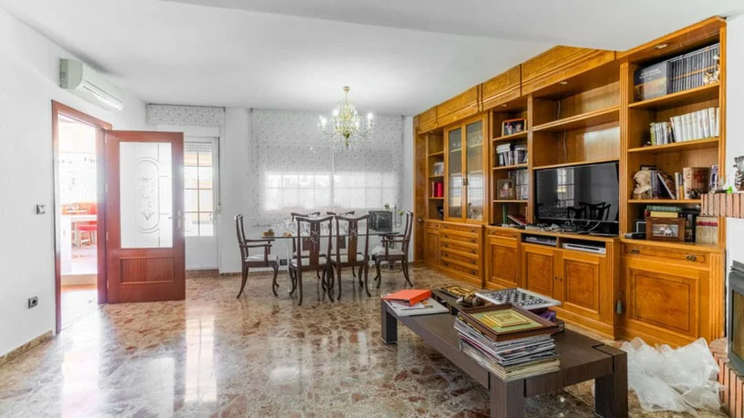 Spacious house with 8 bedrooms